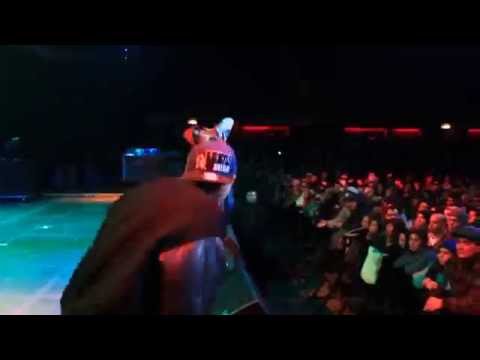CHYSTE MC EN VIVO - Hay un animal en la capital
