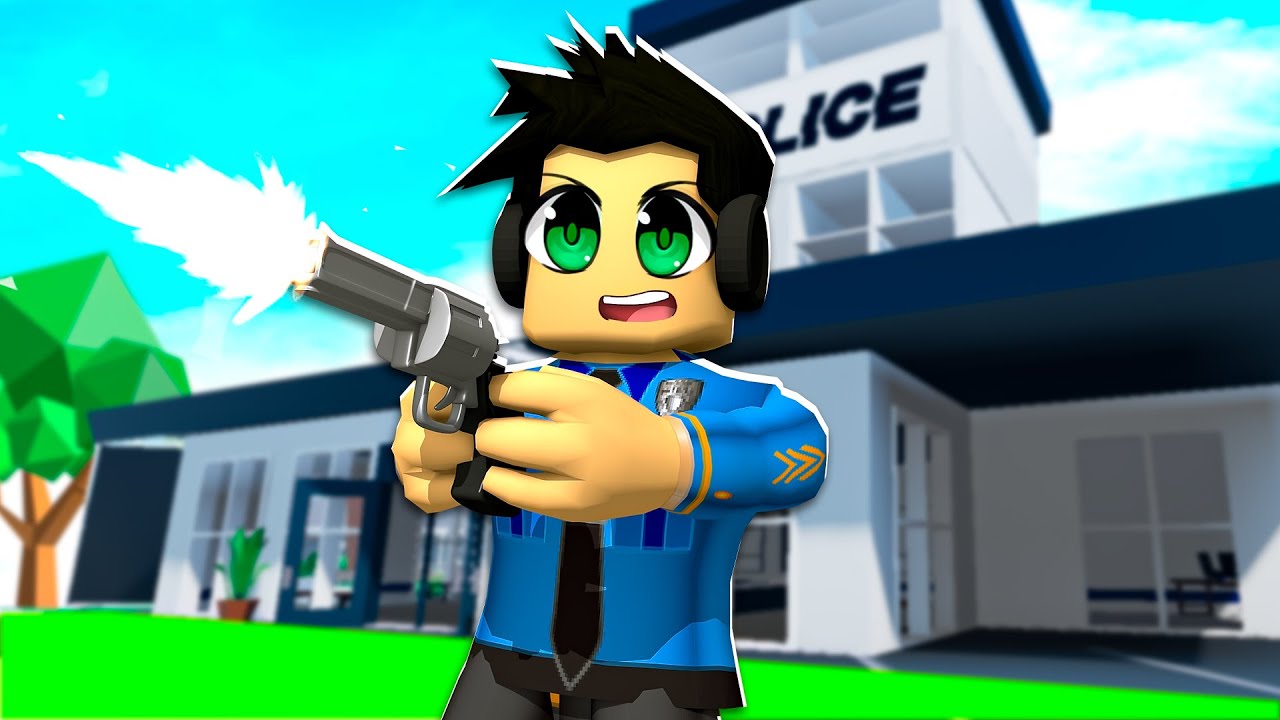 I Became a POLICE OFFICER in ROBLOX!