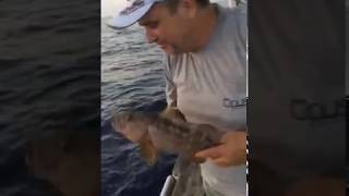 שמוליק דייג ספורטיבי משחרר לוקוסים מתחת לגיל רבייה