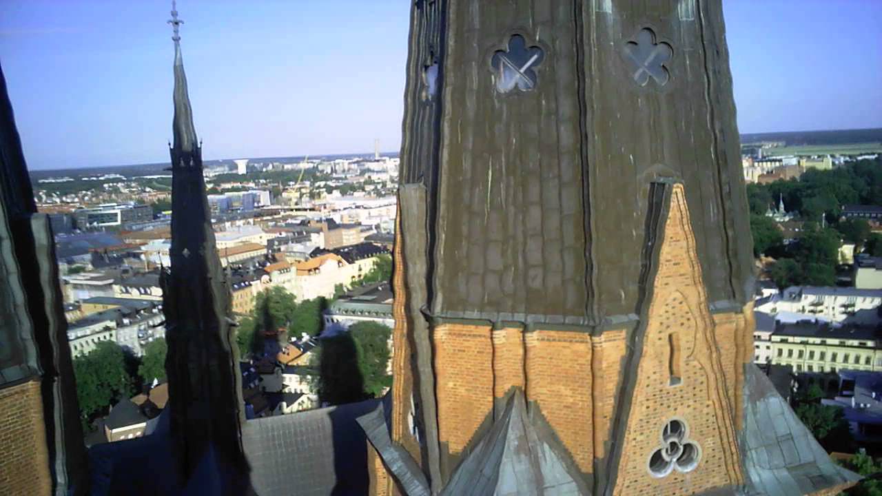 Mellan Tornen P Domkyrkan I Uppsala Med Liten 800 Hubsan X4 Dr nare mellan-tornen-p-domkyrkan-i-uppsala-med-liten-800-hubsan-x4-dr-nare