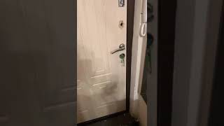 видео: Как выйти из квартиры при поломке ночной задвижки картинка: Как выйти из квартиры при поломке ночной задвижки