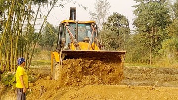 Skillful JCB Backhoe Operator-Leveling Agricultural Farm Land-JCB 3Dx Super Machine