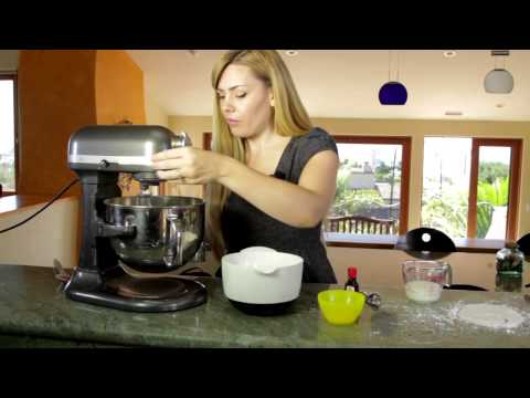 How to Make Fluffy Frosting for Sugar Cookies : Making Cookies