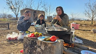 Documentary of a lonely nomadic woman: searching for her brother and cooking in nature, building a ‌