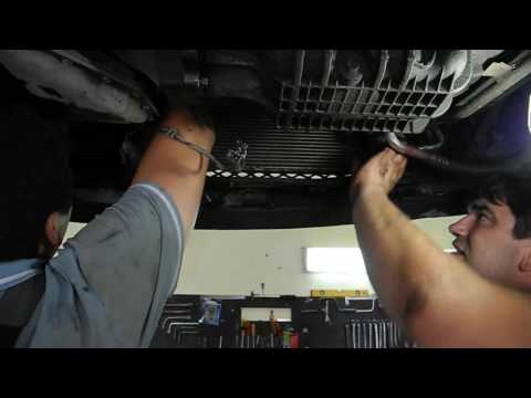 Video: Hvordan fylder man en Ford Fiesta radiator?