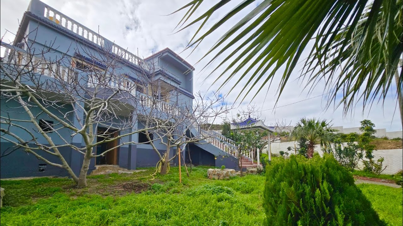 تخفيض جد هام دار وغرسة رائعة مفججة ومطلة على البحر 0703640826 القصر الصغير طنجة 