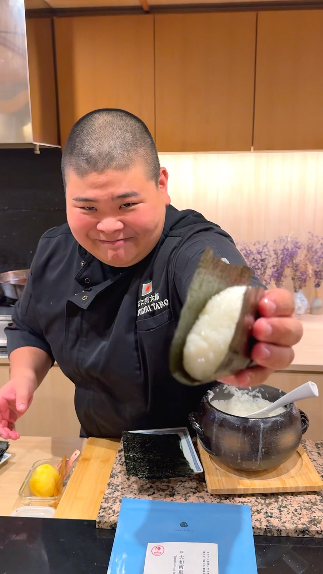 握り飯太郎 日本一おいしいおにぎりを握るおにぎり太郎くん🍙 #東京グルメ - YouTube