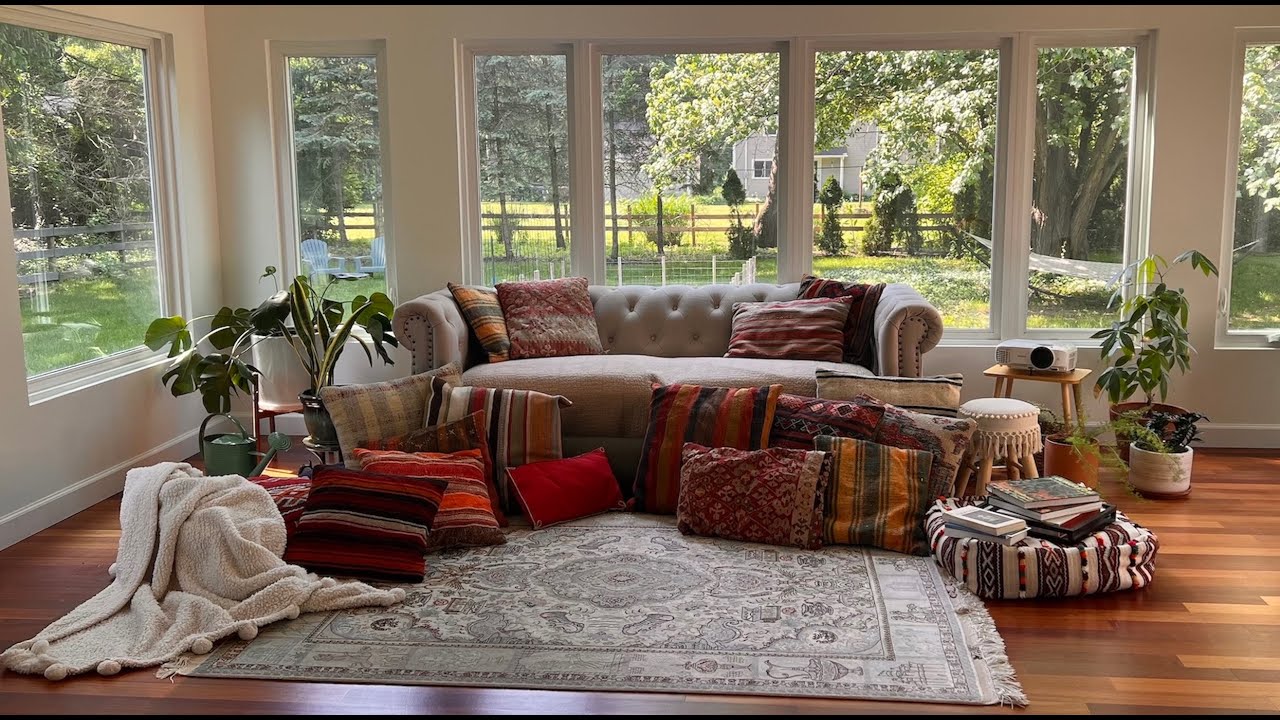 What happens at Negarain's House-خانه جدید من