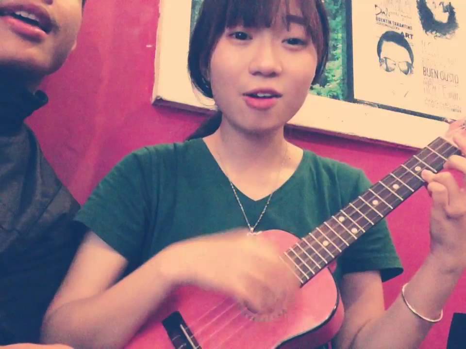Mistletoe ukulele cover YouTube