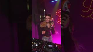 ELLINE plays a banger by Ver dikt &amp; Andy Dav