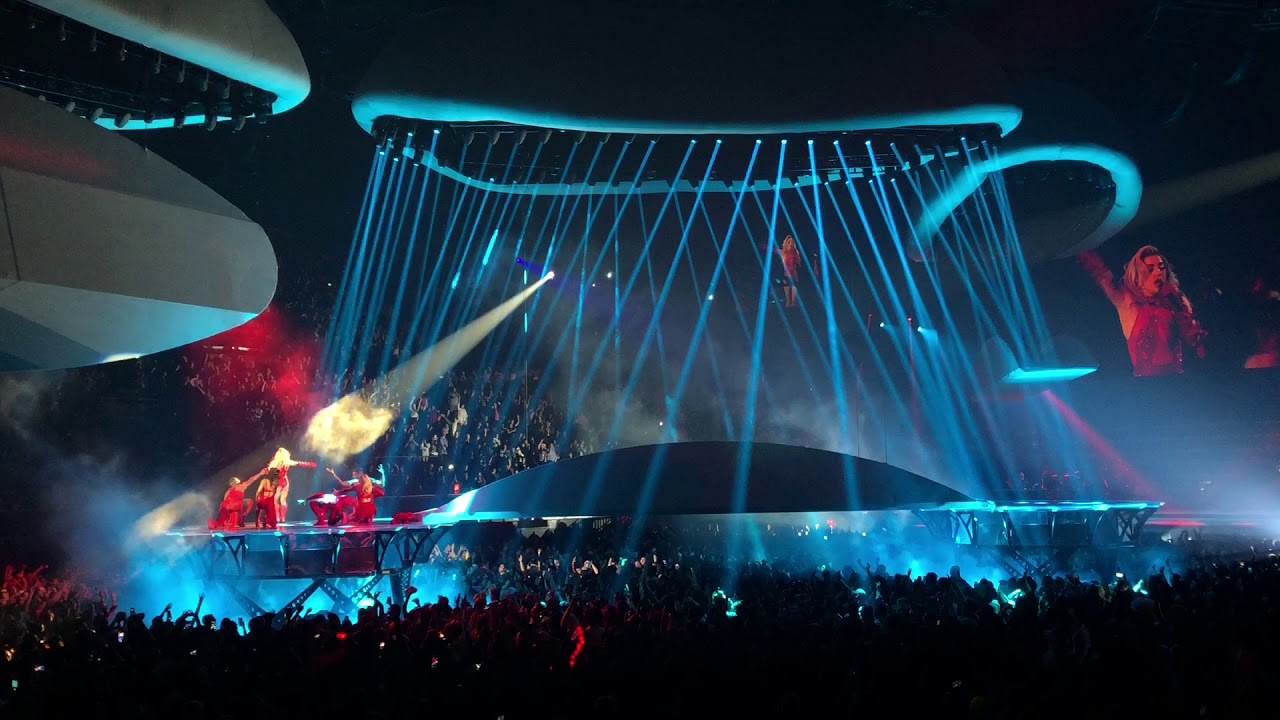 Lady Gaga - Paparazzi ( Joanne Tour 12-18-17 The Forum Los Angeles )