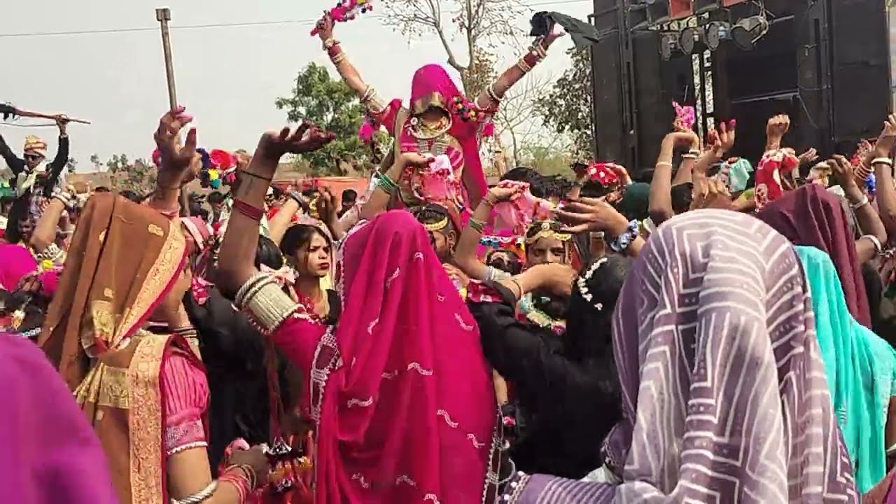 Aadivasi Shaadi video Arun Ghoda Aise video dekhne ke liye like share comment Karen 