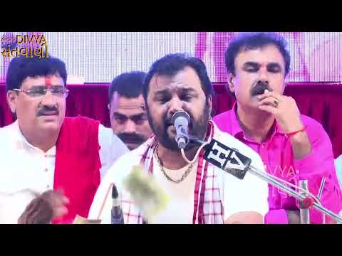 Kanudo Kado Kado Radha Che Gori Gori Kirtidan Gadhvi Krishna Bhajan Gujarati Bhajan 