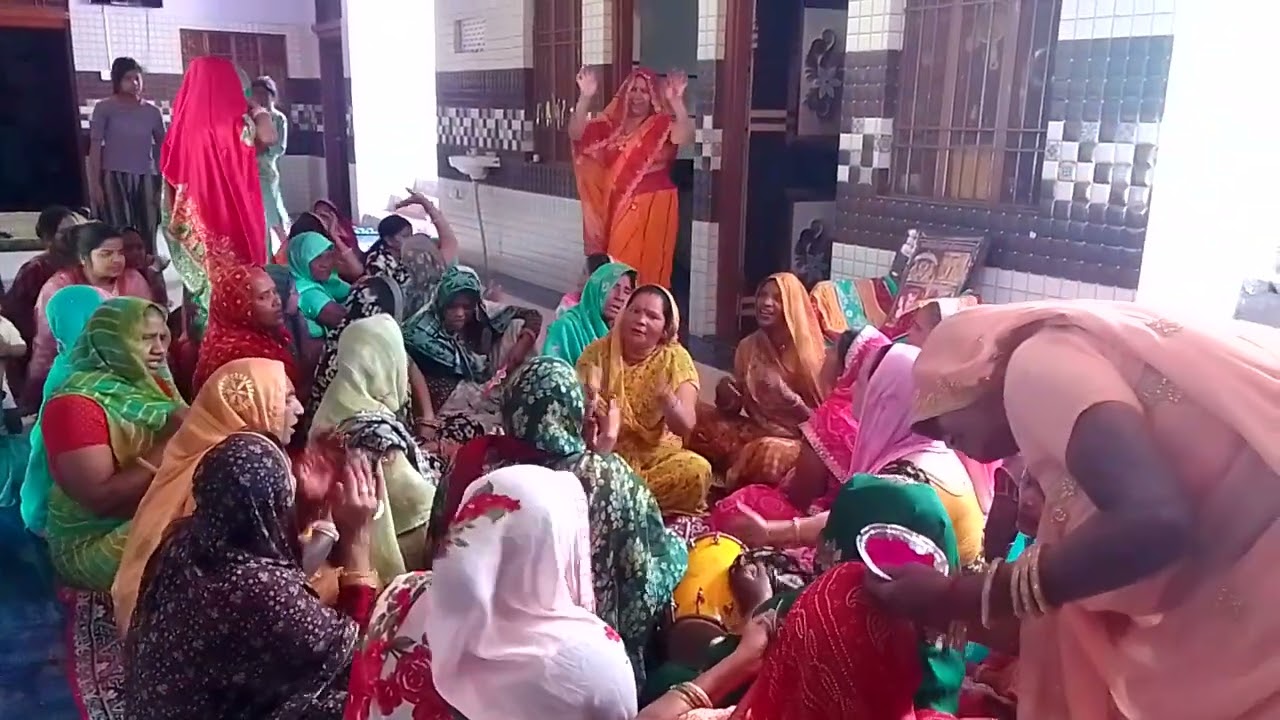  बरसाने से चली गुजरिया नंद गया होली खेले गुजरी