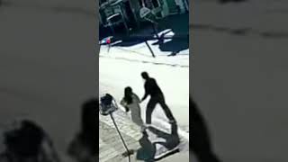 Estaba con su sobrina de 9 años, la asaltaron y sin dudar entregó todo: resignada ante el peligro