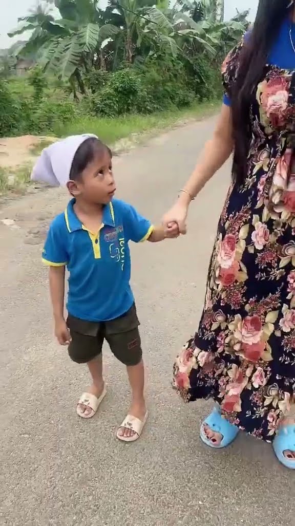 Vidio kocak dan gokil @nyaikembang1nyaikembang1 /mata adek terlalu jeli?