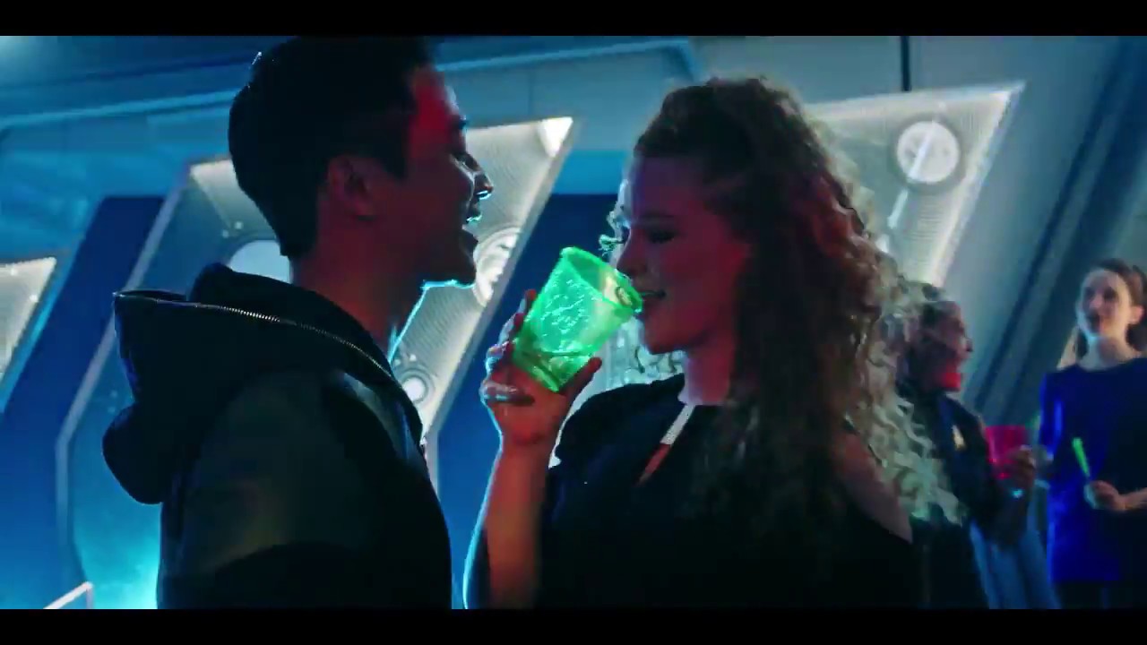 STAR TREK DISCOVERY - Party on board the USS Discovery