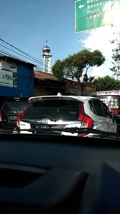 Mengendarai Mobil, macet-macetan