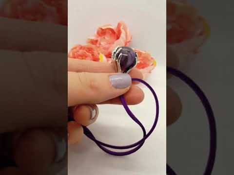 Кулон на шнурку руки натуральний камінь аметист, видео 1