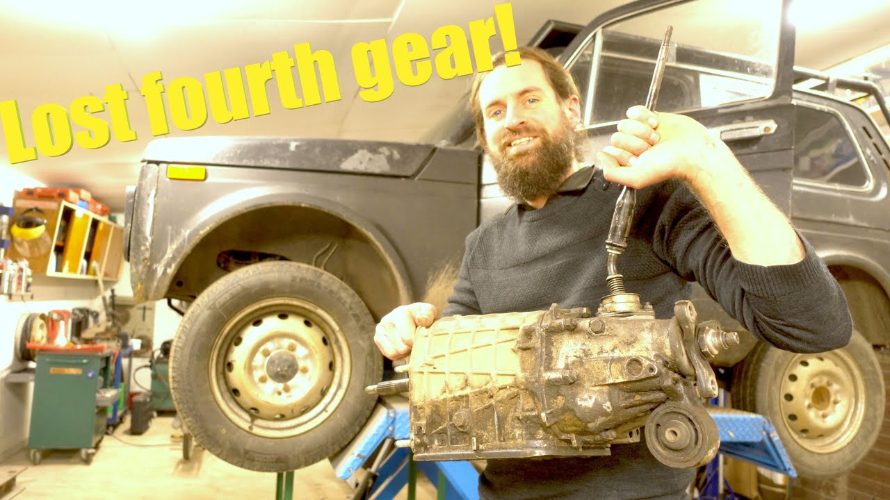 Lada Niva | Fourth gear is popping out. Lets fix it! part 1.