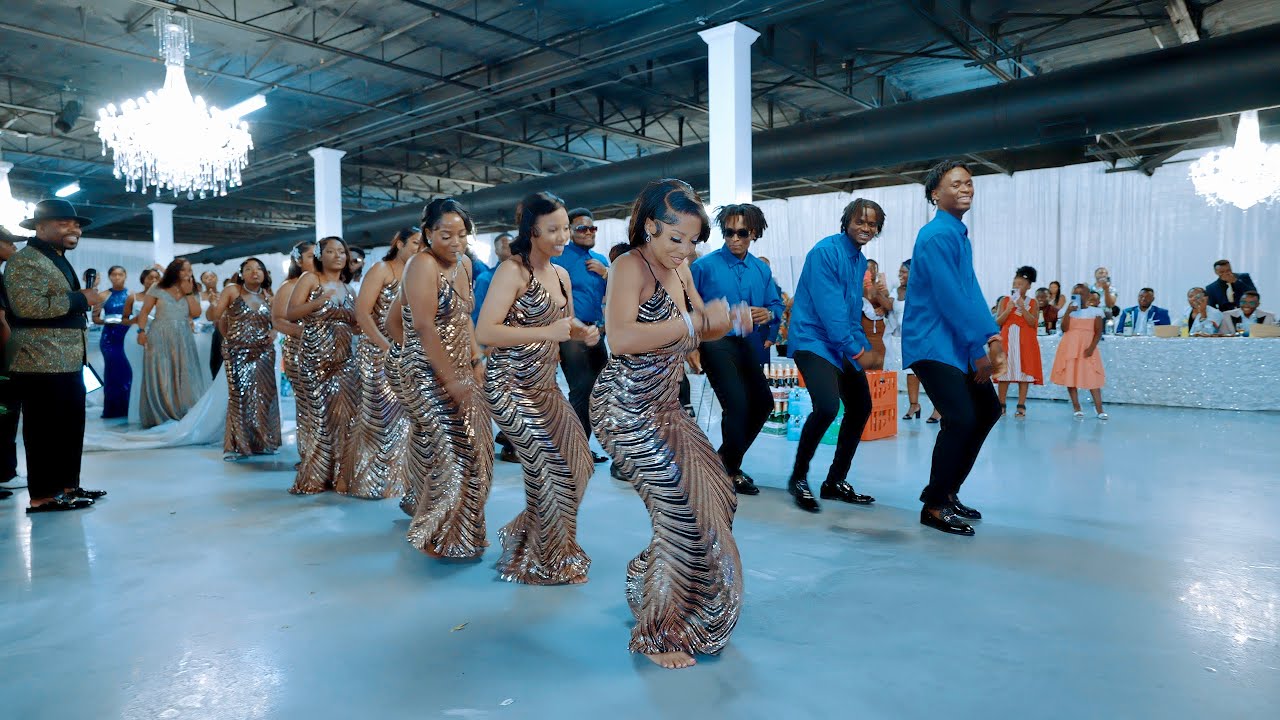 Entrance of Pasifique & Esperance ( SUSPENSE )