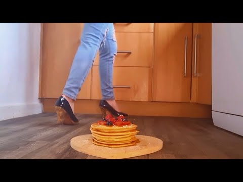 Gooey pancakes meet heels | Food crush & ASMR