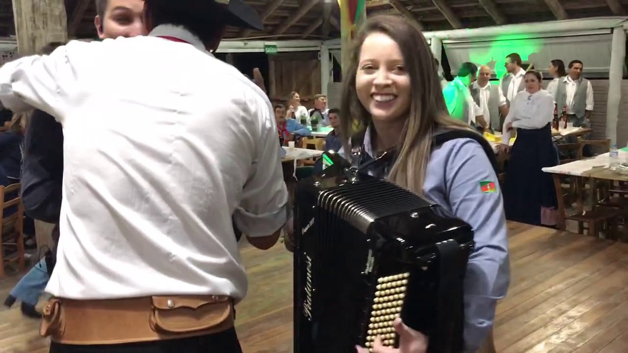 BAILE COM A GAITEIRA JUCÉLI BORSOI