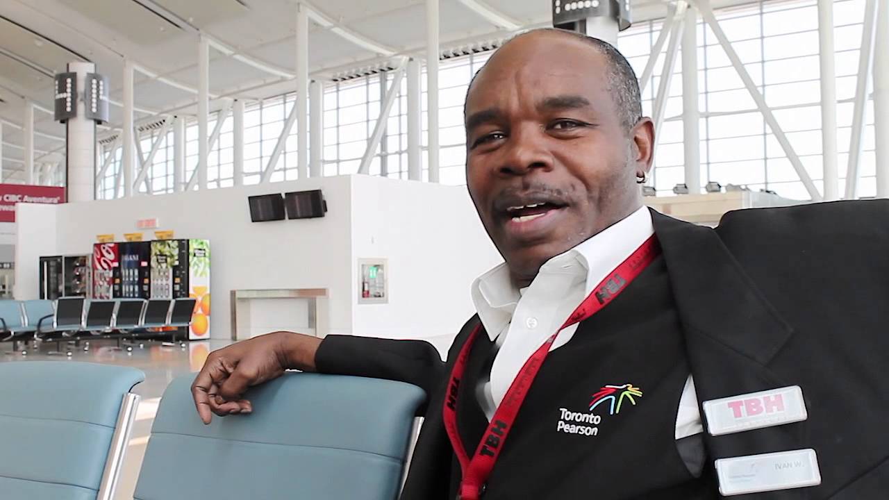 Singing Baggage Handler at Toronto Pearson