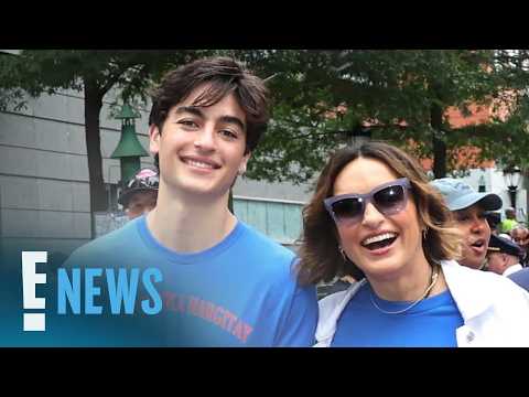 Timoth&eacute;e Chalamet, Mariska Hargitay & More Celebs Celebrating at Knicks Championship Parade

The New York Knicks' first-ever ticker-tape parade proved to be a star-studded occasion with Ben Stiller, Spike Lee, Timoth&eacute;e Chalamet, Mariska Hargitay and more celebrating the historic win June 18.

#Timoth&eacute;e #Chalamet #Mariska #Hargitay #More
