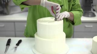How To Disassemble And Cut A Wedding Cake