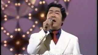 三橋三智也　あの娘が泣いてる波止場