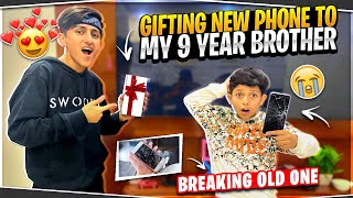 Breaking My 9 Year Brother Phone 😂 And Gifting Him New Gaming Phone 😍 - Garena Free Fire screenshot 4