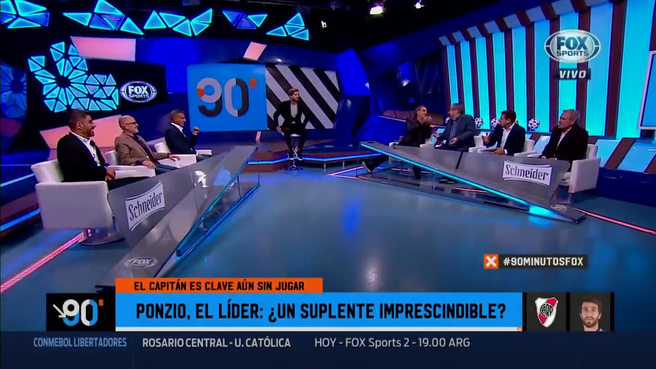 Ruggeri se rie cuando le dicen que la gente de barrio parque lava el auto en la calle.