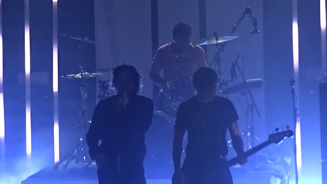 5 Seconds of Summer - Lie To Me and Waste the Night - Phoenix 4-23-18