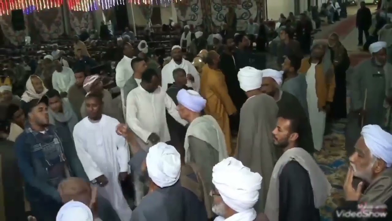 الشيخ محمد العاشق - ألف فتحت الباب للعاشق المنصاب  هيا أولى الألباب خمر الجلالة فاح