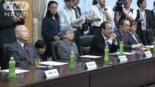 政府代表団が平壌へ　拉致家族ら「拙速だ」(14/10/26)