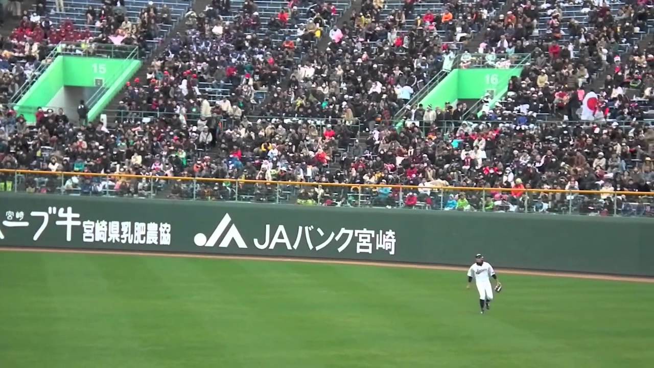 WBC 2013 侍ジャパン 糸井嘉男 選手 レーザービーム Yoshio Itoi - YouTube