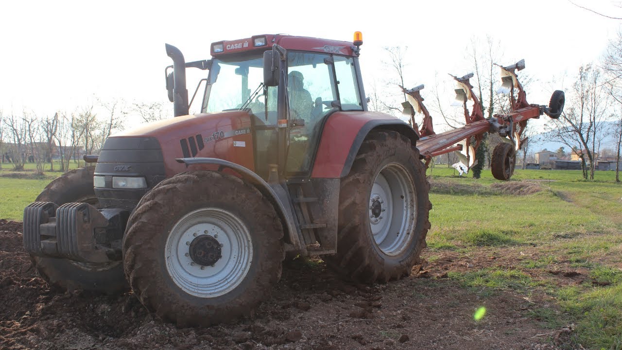 Aratura con Case CVX 170 e Aratro KUHN