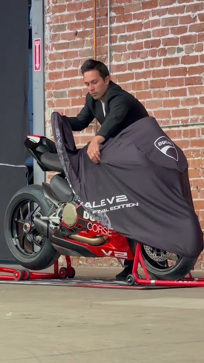 Presenting you the Ducati V2, final edition end of an era #ducatiheritage #ducatiworld #ducati￼