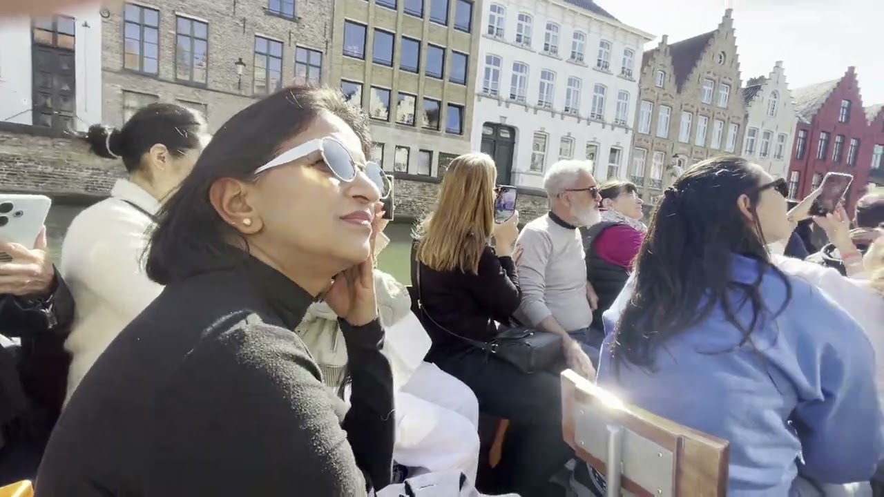 Belgium :  Bruges tour by river boat