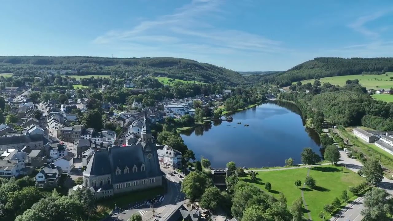 Vue aérienne de Vielsalm et du Lac des Doyards