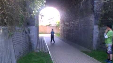 Retarded screaming !?!?!