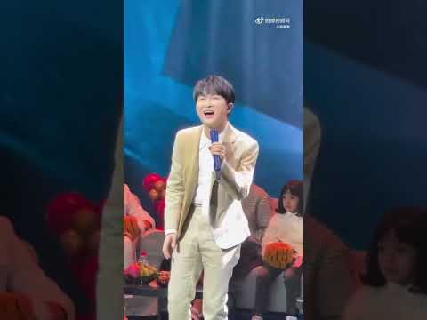 周深Charlie Zhou Shen （電影「奇蹟笨小孩」迎春年會現埸演唱新願曲 《回到你身邊》 直拍）2022.1.22