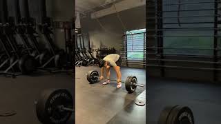 Clean with 2 second pause below the knee