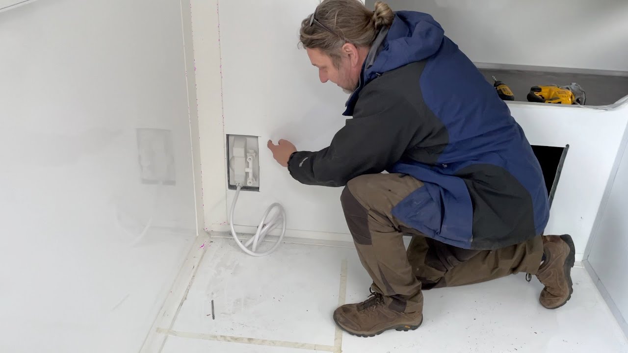 WANDERTRUCK.Self-build MAN 4x4 expedition camping truck.Utility area setup,outdoor shower, GuzzleH2O