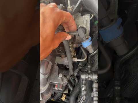 vacuum leak on 2013 lincoln mkz #foryou #trendingshorts #mechanic #repair #lincoln #diy