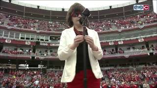 Marlana VanHoose gives breathtaking rendition of National Anthem before Cincinnati Reds Opening Day