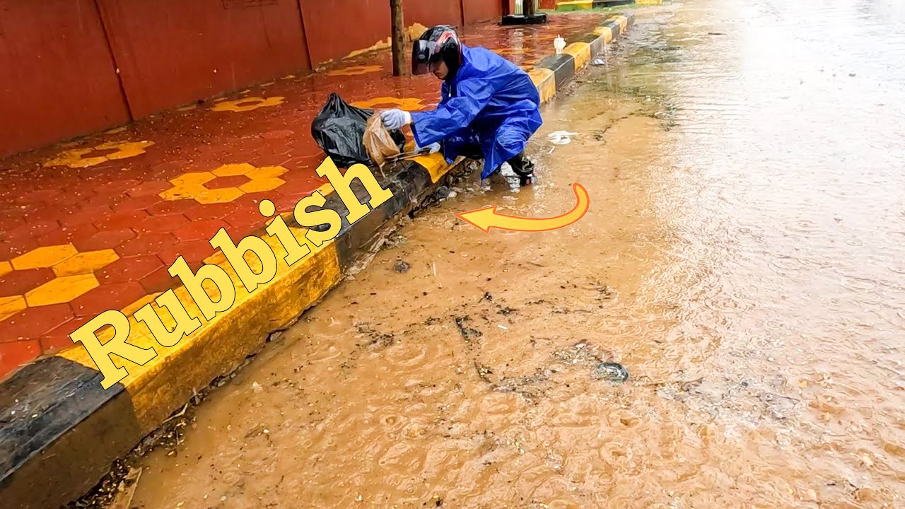It's Pouring Rain!!! Draining Massive Flood By Unclogging Drains On ...