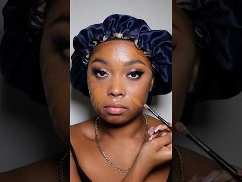 فتاة سمراء جميلة   