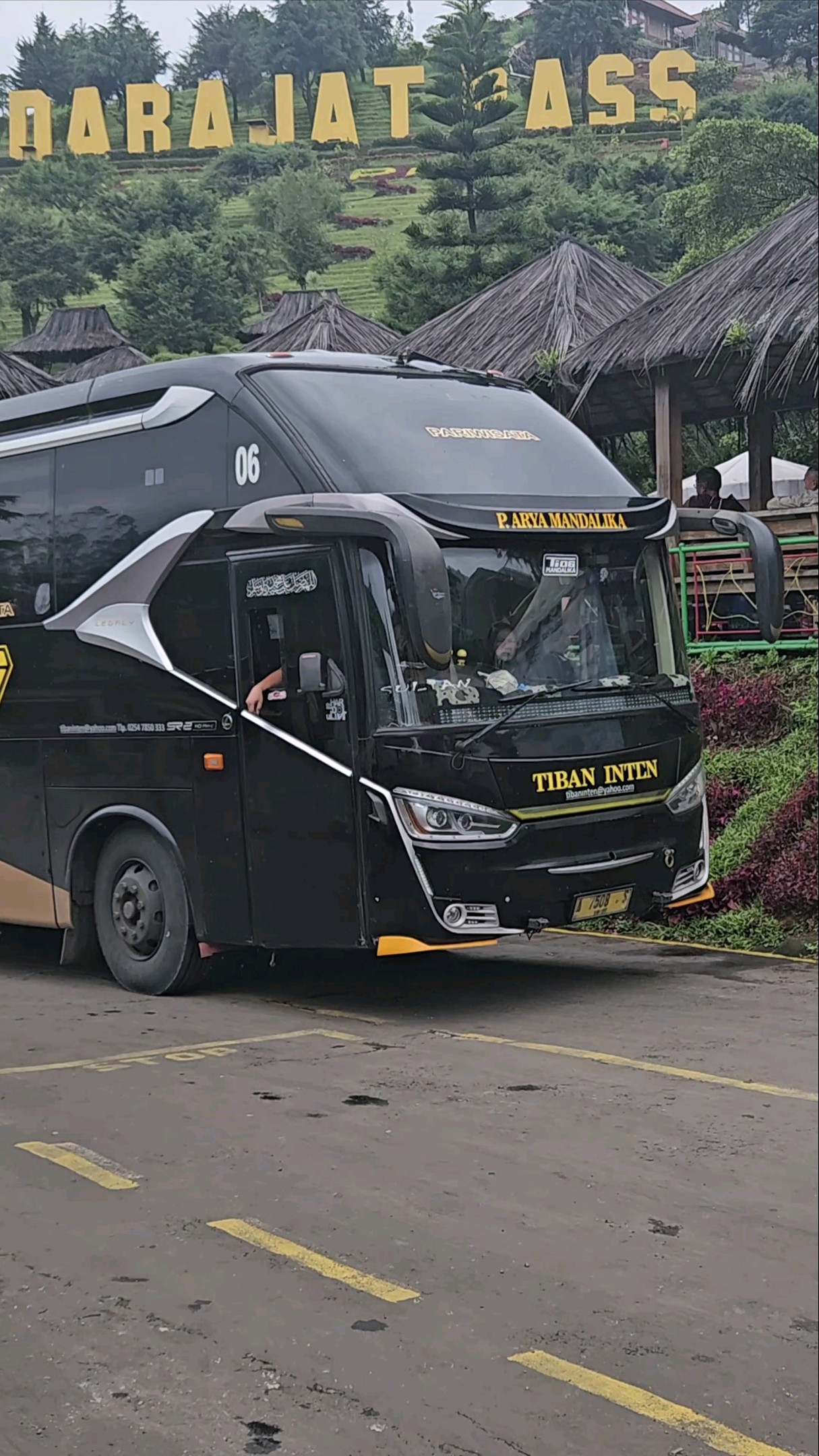 Arahman Wisata: Mengarungi Pesona Garut dengan Armada Pariwisata yang Terpercaya